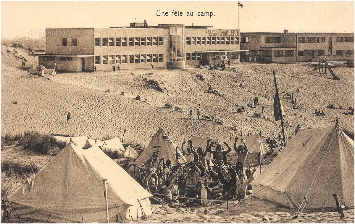 Une fête au camp. OOSTDUINKERKE Home des Femmes Prévoyantes Socialistes ’’Pays de Charleroi’’   Photo Sasha Stone, Brux. 