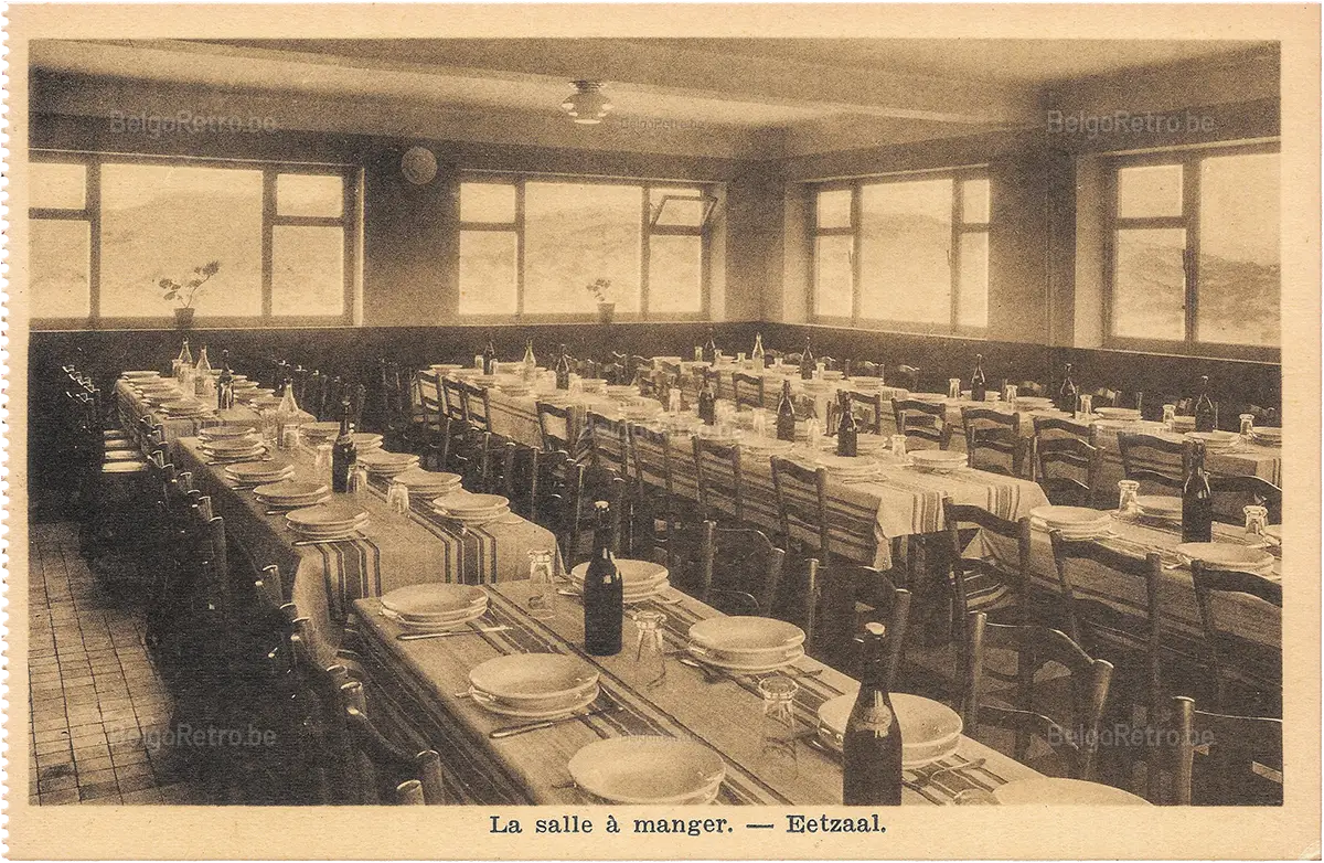 La salle à manger. - Eetzaal. LES VACANCES OUVRIERES ARBEIDERSVAKANTIE HOME E. VANDERVELDE Oostduinkerke   L’Edition Belge, 44, rue de l’Automne, Bruxelles 