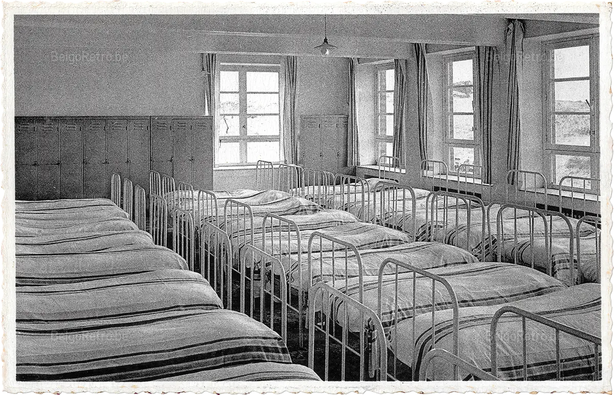  ’’JOIE ET SANTE’’ Maison de Vacances des Ligues Ouvrières Féminines Chrétiennes et de la Ligue des Travailleurs Chrétiens. Oostduinkerke-Duinpark Dortoir d’enfants.   Ern. Thill, Bruxelles 