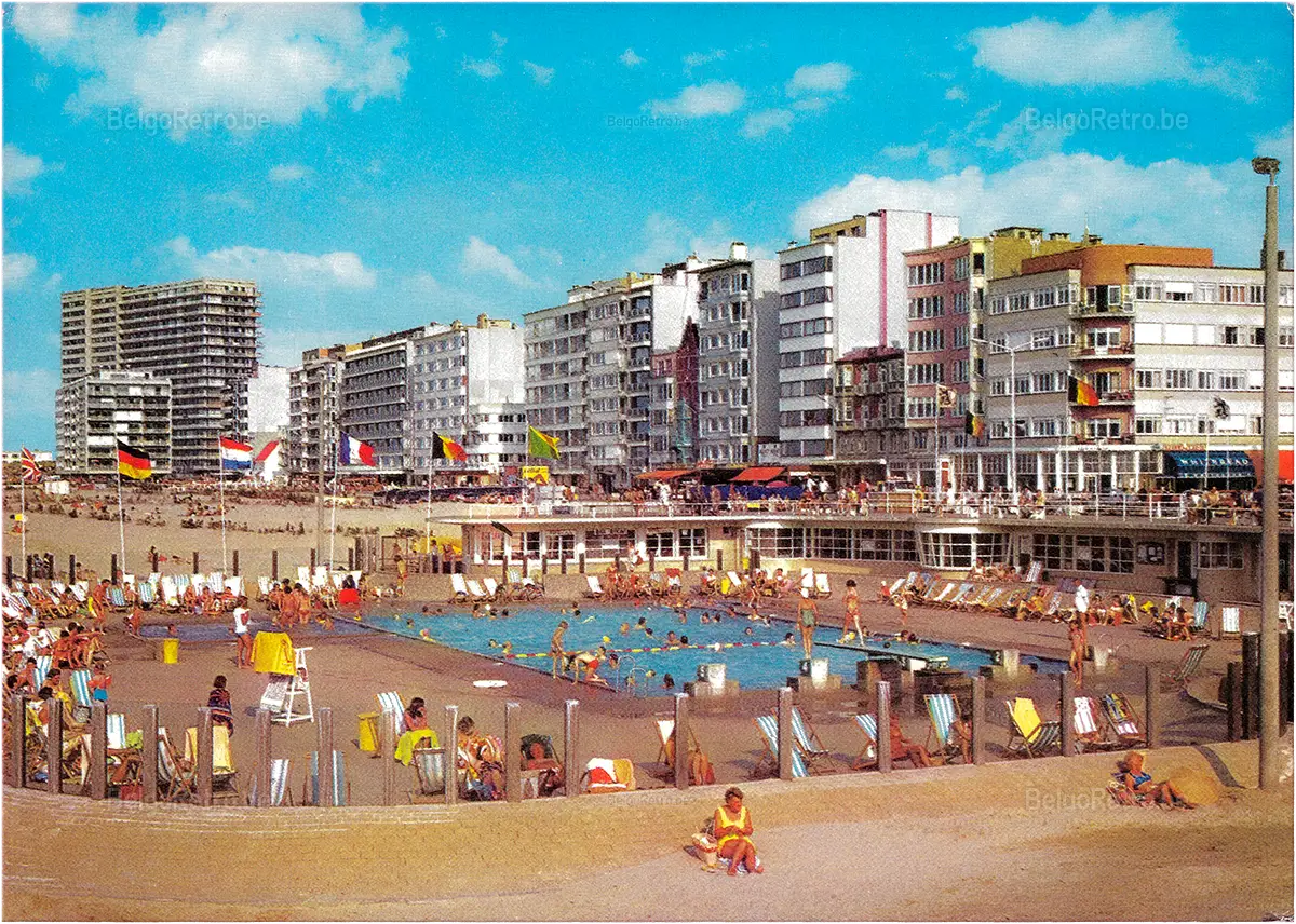  OOSTDUINKERKE Openluchtzwembad op het strand en zicht op de zeedijk Piscine en plein air sur la plage et vue sur la digue Freiluft Schwimmbad am Strand und Blick auf die Promenade Open air swimming-pool on the beach and view on the promenade   Uitgaven CROMO, 2600 Berchem - Tel. 031/30 94 25 