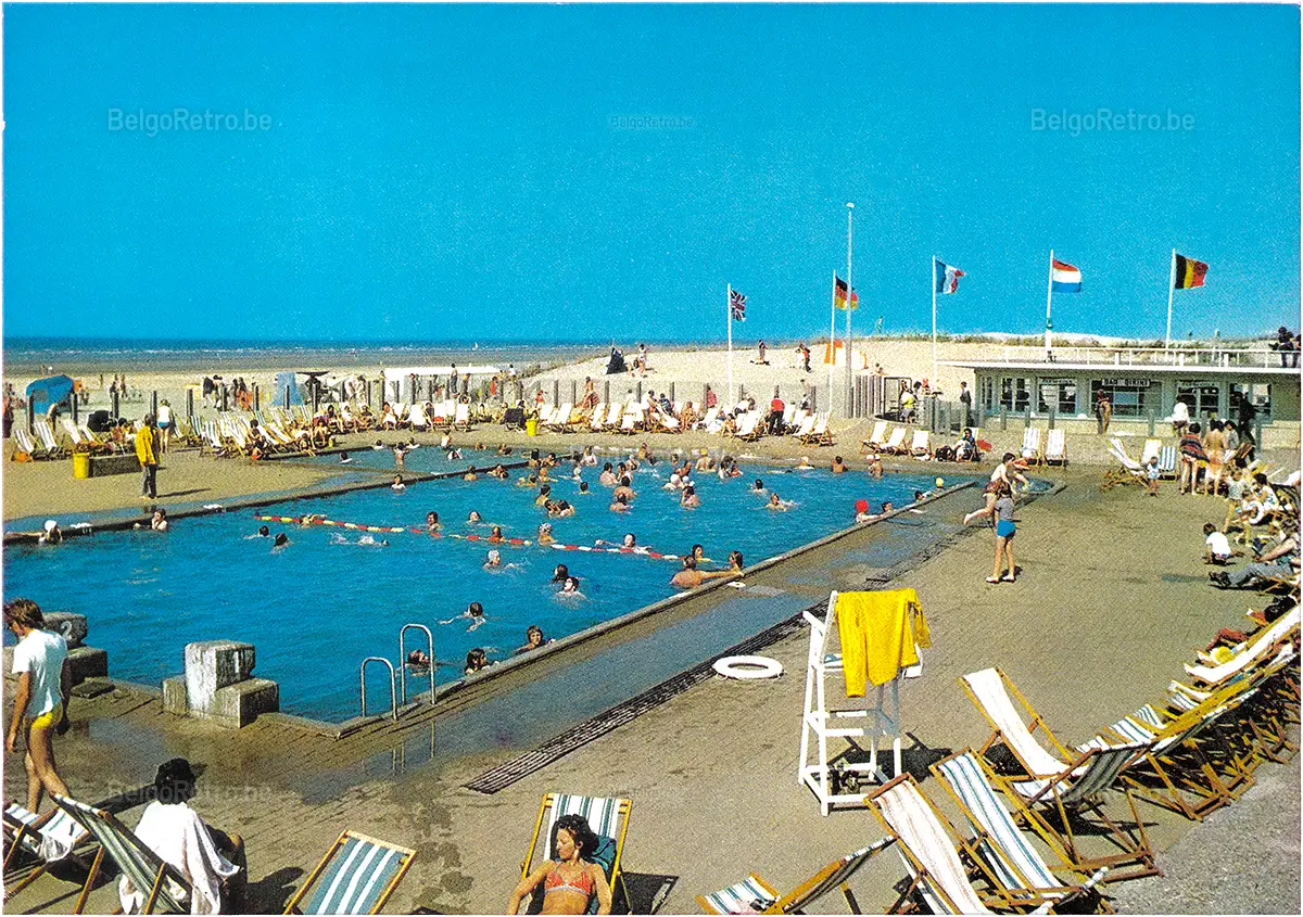  OOSTDUINKERKE Openluchtzwembad op het strand. Bassin de natation sur la plage. Freiluft Schwimmbad am Strand. Open air swimming-pool on the beach.  Made in Spain  REPRODUCTION PROHIBITED 