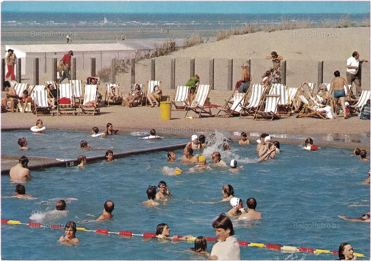  OOSTDUINKERKE Openluchtzwembad op het strand. Bassin de natation sur la plage. Freiluft Schwimmbad am Strand. Open air swimming-pool on the beach.  Made in Spain  REPRODUCTION PROHIBITED 