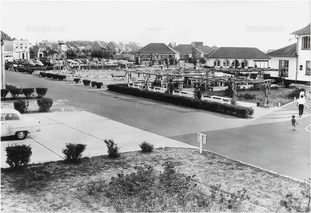   Vacantiecentrum - Centre de Vacances ’’ZON en ZEE’’ Westende - Tel. (0.58) - 234.90 Gedeeltelijk overzicht Vue partielle  Les Editions ’’Arduenna’’ à Marche en Famenne Photo Clém. Dessart - Reprod. Interd. 